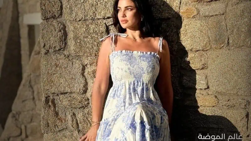 الفساتين البسيطة بتفاصيل دقيقة الفساتين البسيطة بتفاصيل دقيقة