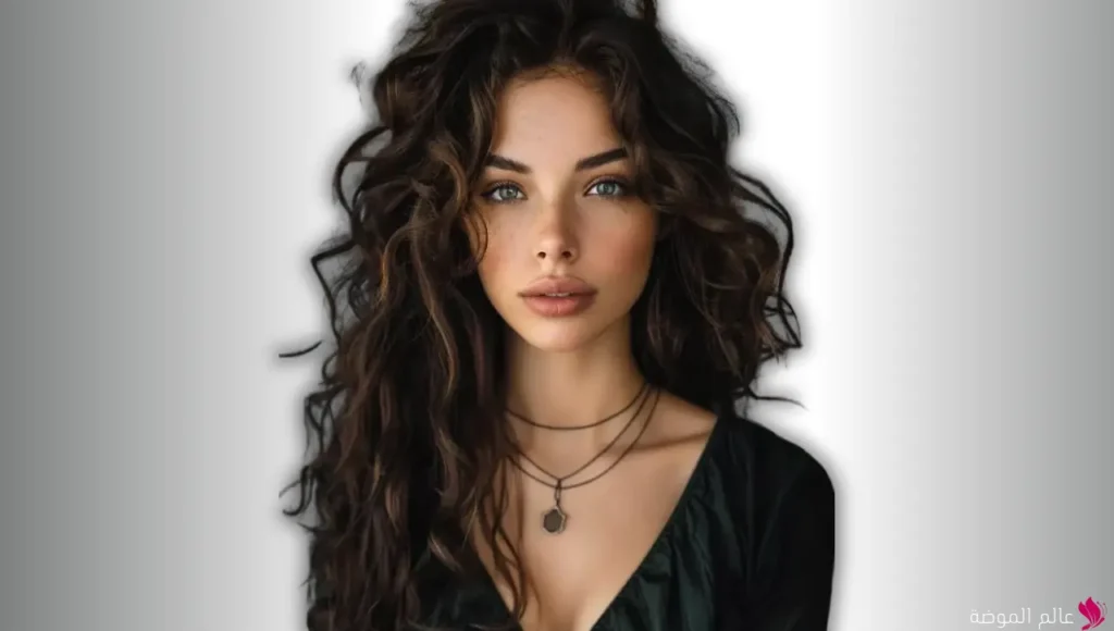 تسريحة الشعر المتدرج المموج (Wavy Layered Hair) تسريحة الشعر المتدرج المموج (Wavy Layered Hair)