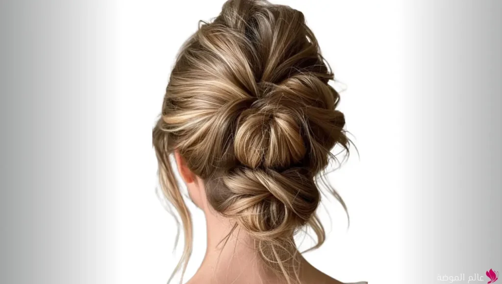 تسريحة الكعكة الضخمة (Voluminous Bun) تسريحة الكعكة الضخمة (Voluminous Bun)