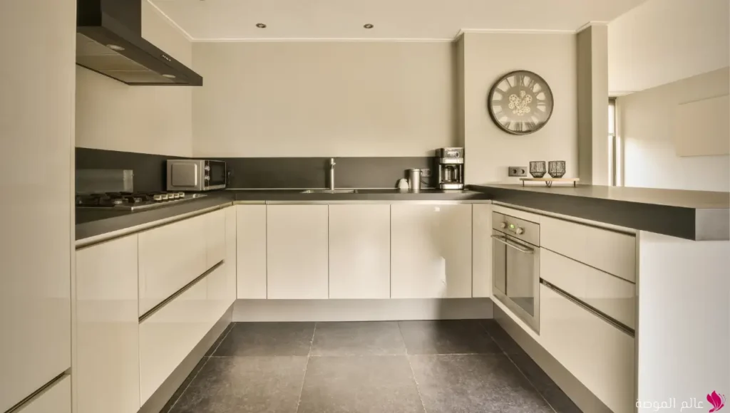 المطبخ على شكل حرف (U) (U-Shaped Kitchen) المطبخ على شكل حرف (U) (U-Shaped Kitchen)