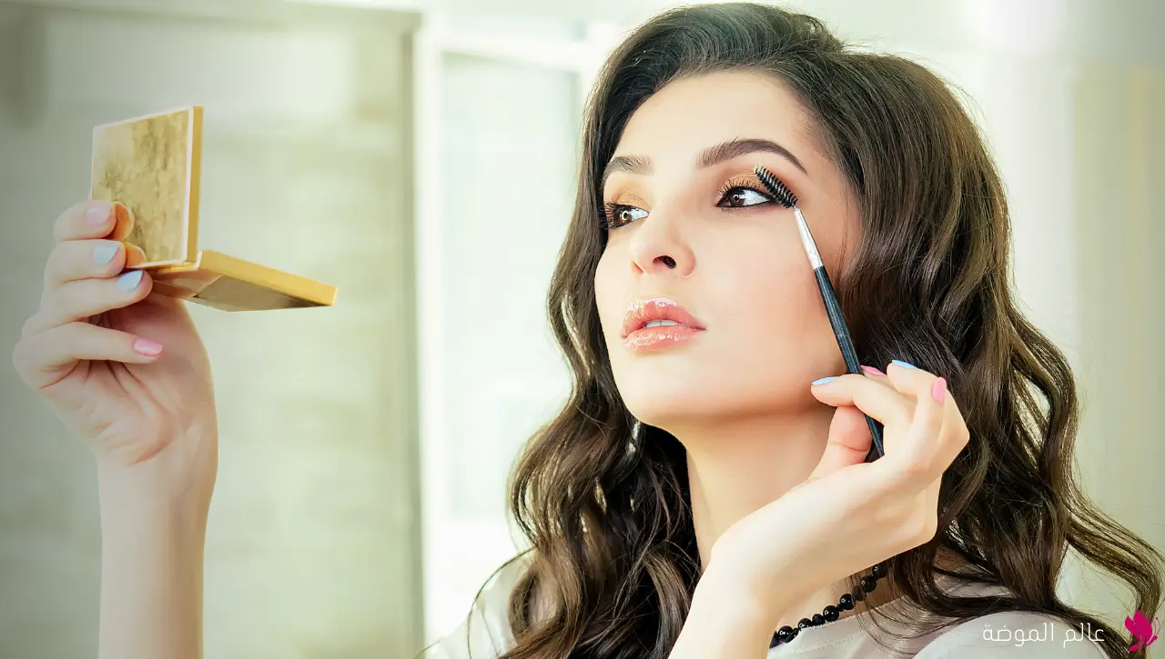 مكياج عيون بخطوات سهلة لإطلالة يومية ناعمة
