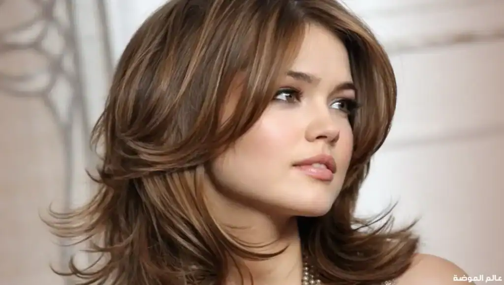 الطبقات من أفضل تسريحات الشعر للوجه المستدير لتعزيز الحجم والتوازن الطبقات من أفضل تسريحات الشعر للوجه المستدير لتعزيز الحجم والتوازن