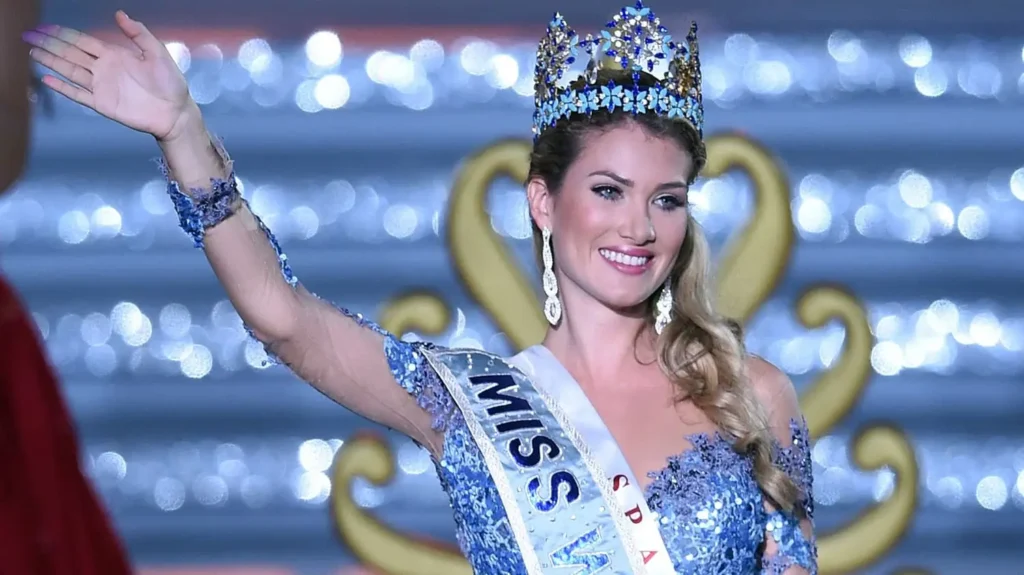 في عام 2015، فازت ميريا لالغونا رويو بلقب ملكة جمال العالم في عام 2015، فازت ميريا لالغونا رويو بلقب ملكة جمال العالم