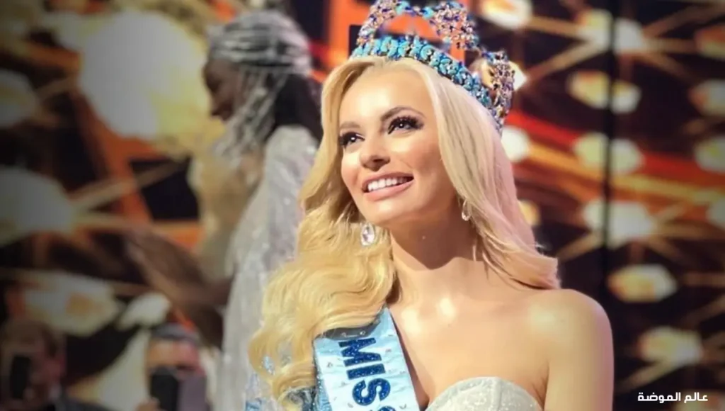 في عام 2021، تألقت كارولينا بيلاوسكا كـ ملكة جمال العالم في عام 2021، تألقت كارولينا بيلاوسكا كـ ملكة جمال العالم