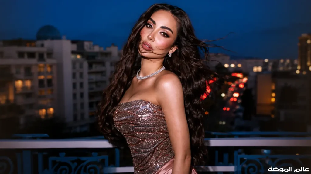 مزيج من الكلاسيكية الفاخرة والعصرية يمنح حضوراً لافتاً وأنيقاً إطلالة تمزج بين الأناقة الكلاسيكية والستايل العصري الجريء